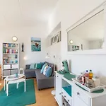 Bright Coastal Hideaway Apartment *