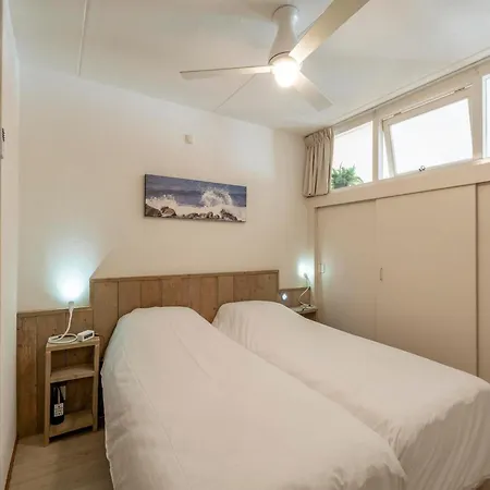 דירה Bright Coastal Hideaway *