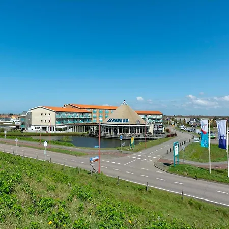 דירה Bright Coastal Hideaway *