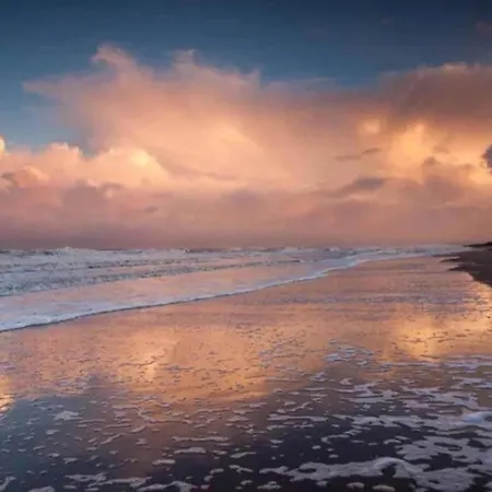 Bright Coastal Hideaway *