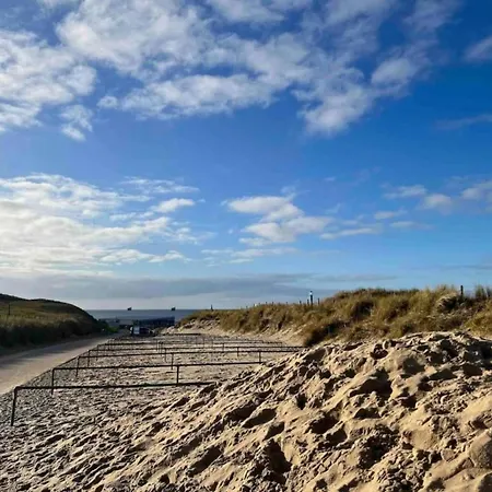 Bright Coastal Hideaway * יוליאנאדורפ