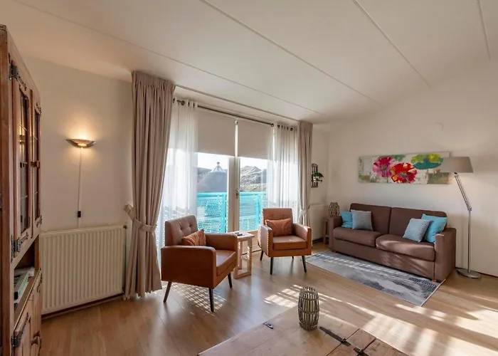 Apartment Bright Coastal Hideaway