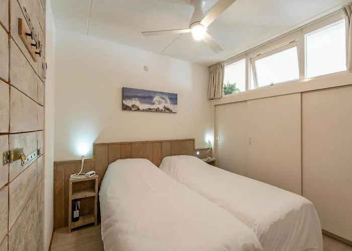 Apartment Bright Coastal Hideaway *