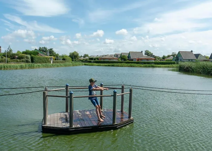 Apartment Bright Coastal Hideaway