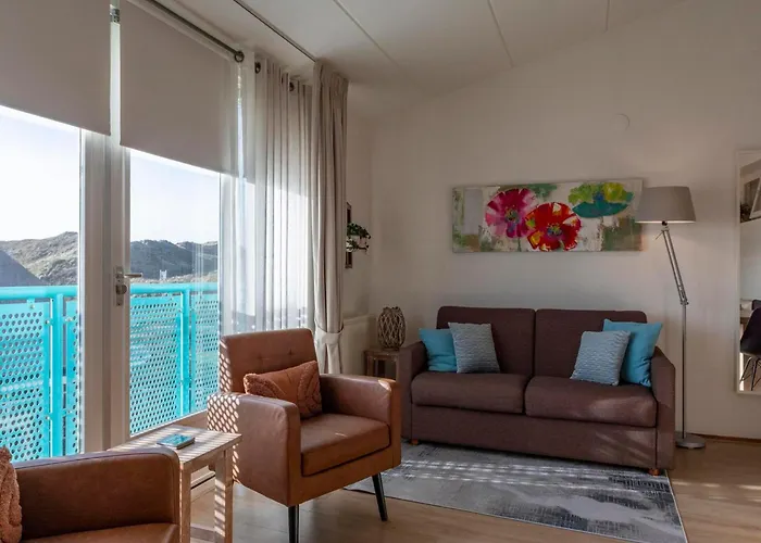 Apartment Bright Coastal Hideaway *