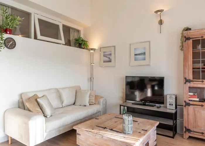 Bright Coastal Hideaway * Julianadorp