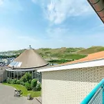 Bright Coastal Hideaway Apartment *