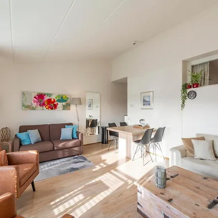 Bright Coastal Hideaway Julianadorp