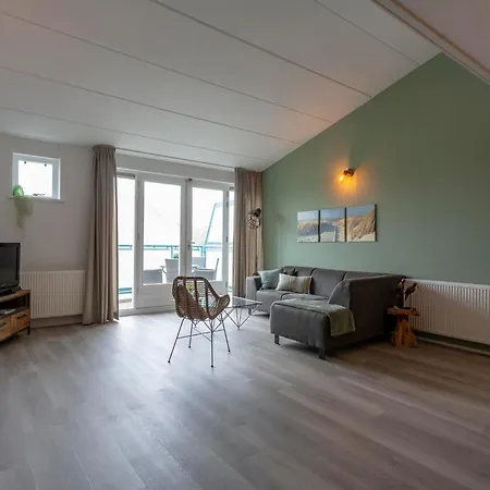 Bright Coastal Hideaway *