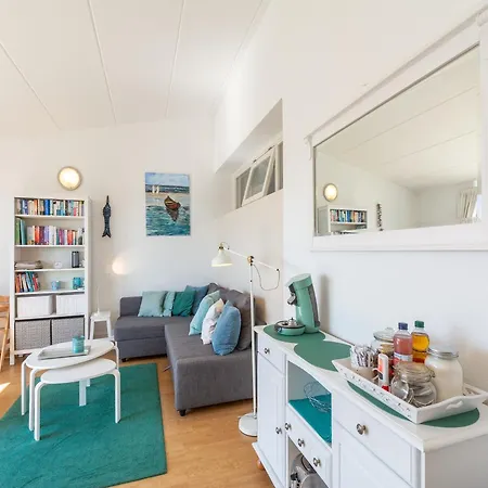 Bright Coastal Hideaway Lejlighed *